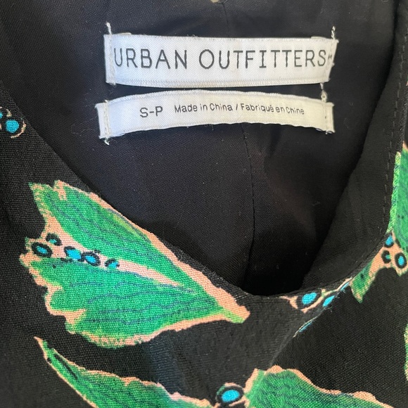 Urban Outfitters Low Cut Back Sleeveless Mini Dress Size Small - Picture 3 of 3